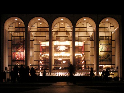 Metropolitan_Opera_House_At_Lincoln_Center_2